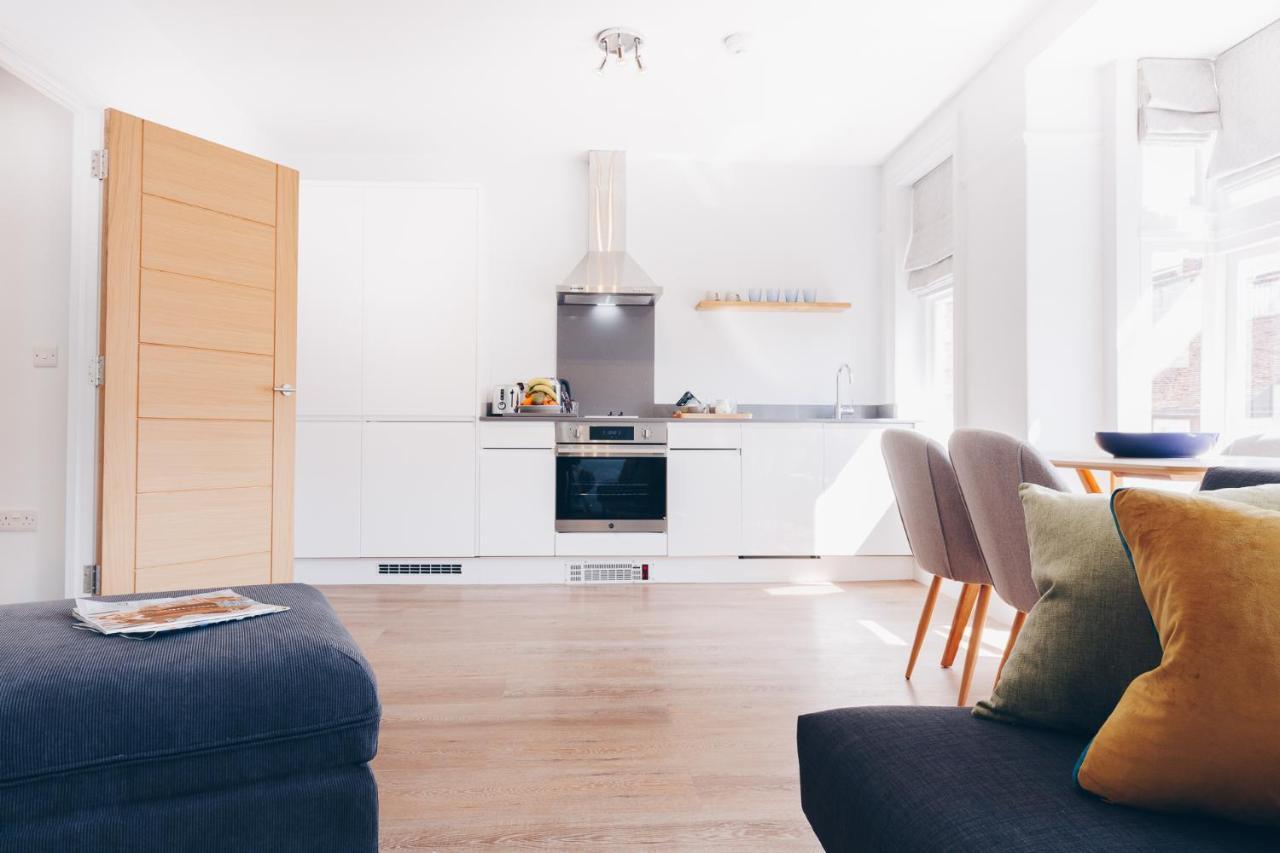 South Street Apartments Чичестър Екстериор снимка