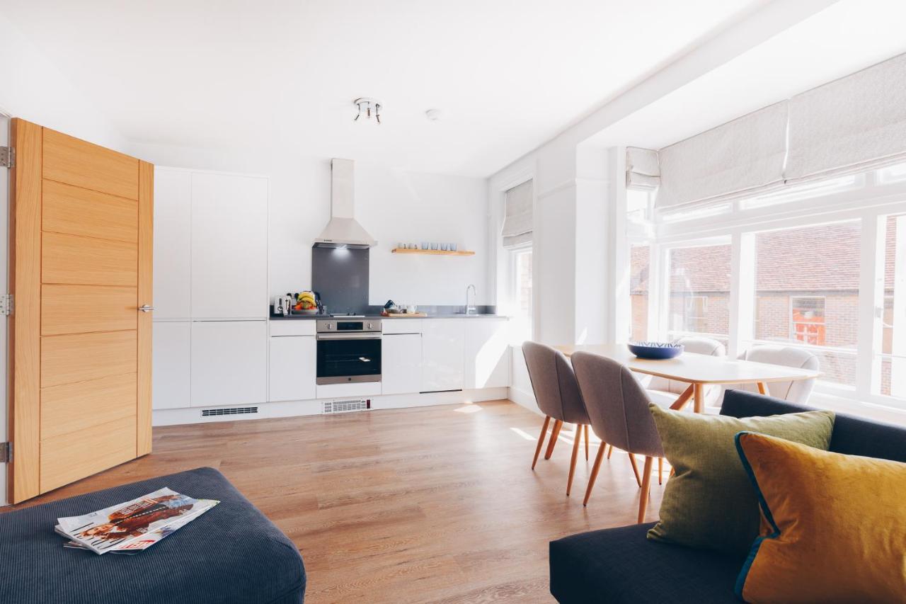 South Street Apartments Чичестър Екстериор снимка