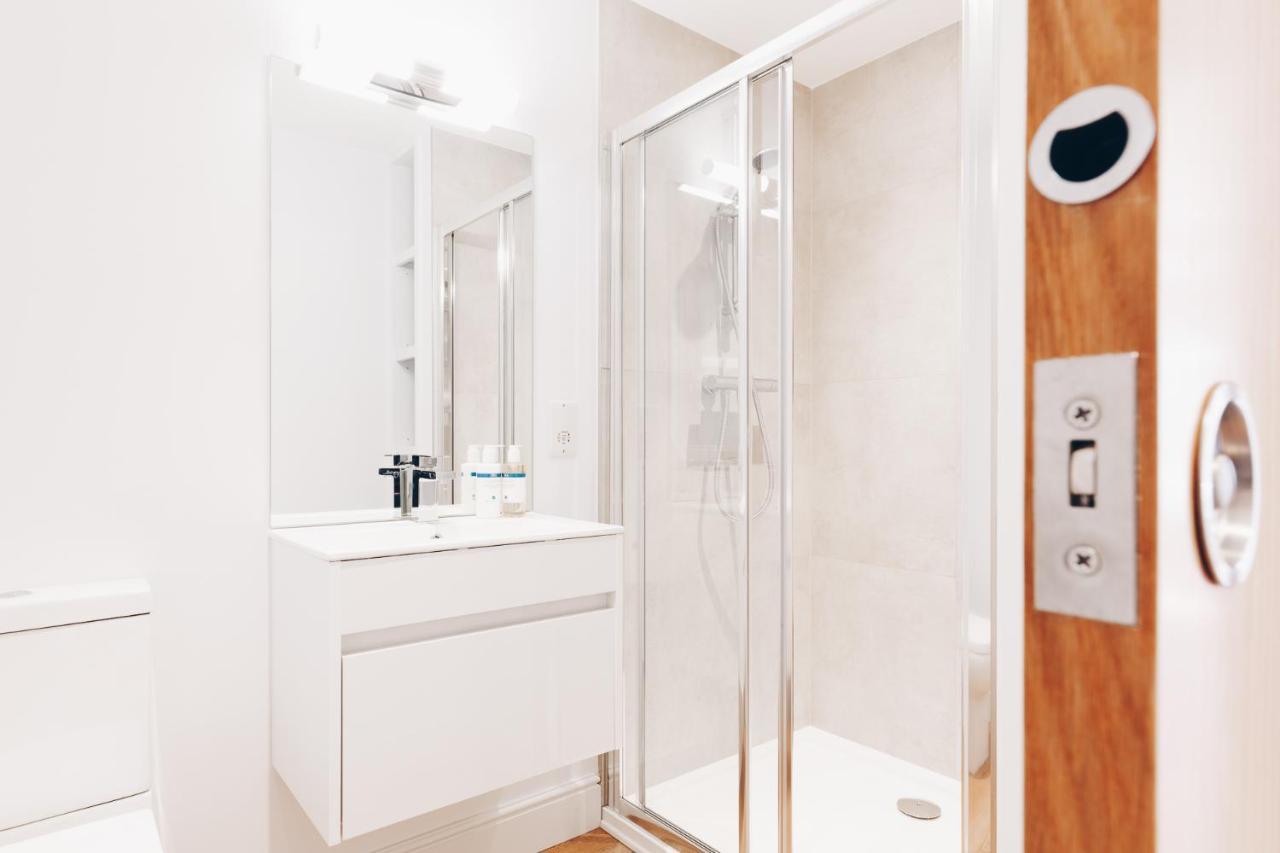 South Street Apartments Чичестър Екстериор снимка