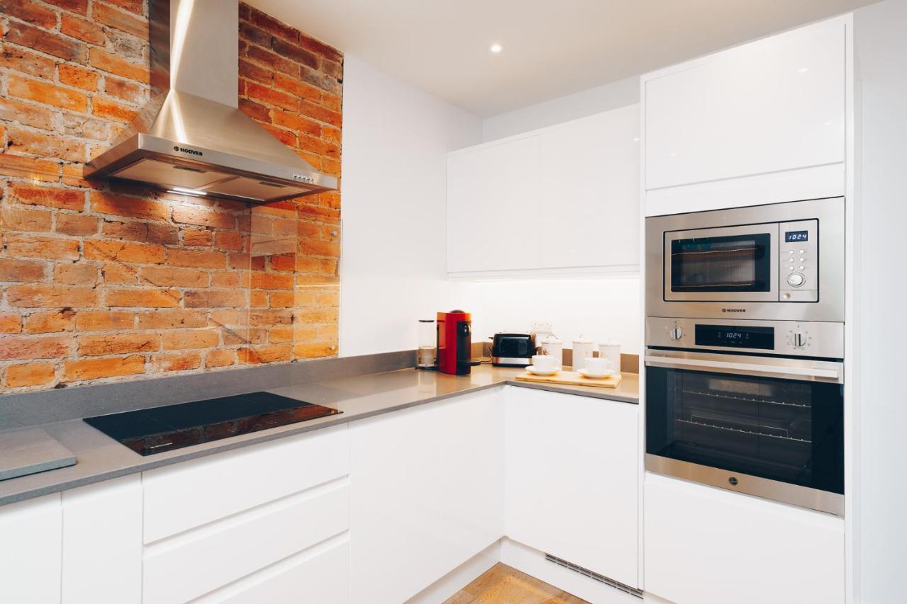 South Street Apartments Чичестър Екстериор снимка
