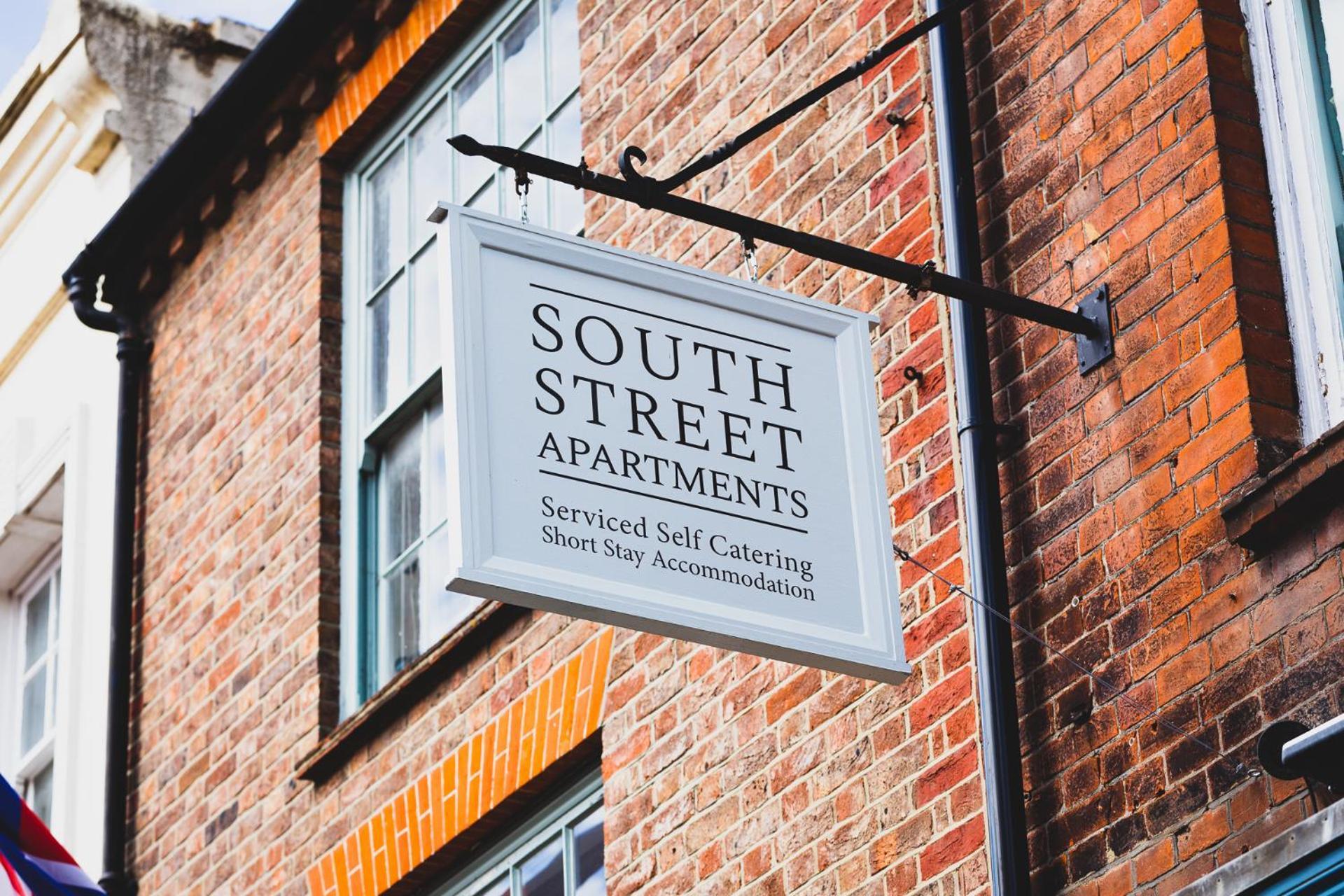 South Street Apartments Чичестър Екстериор снимка