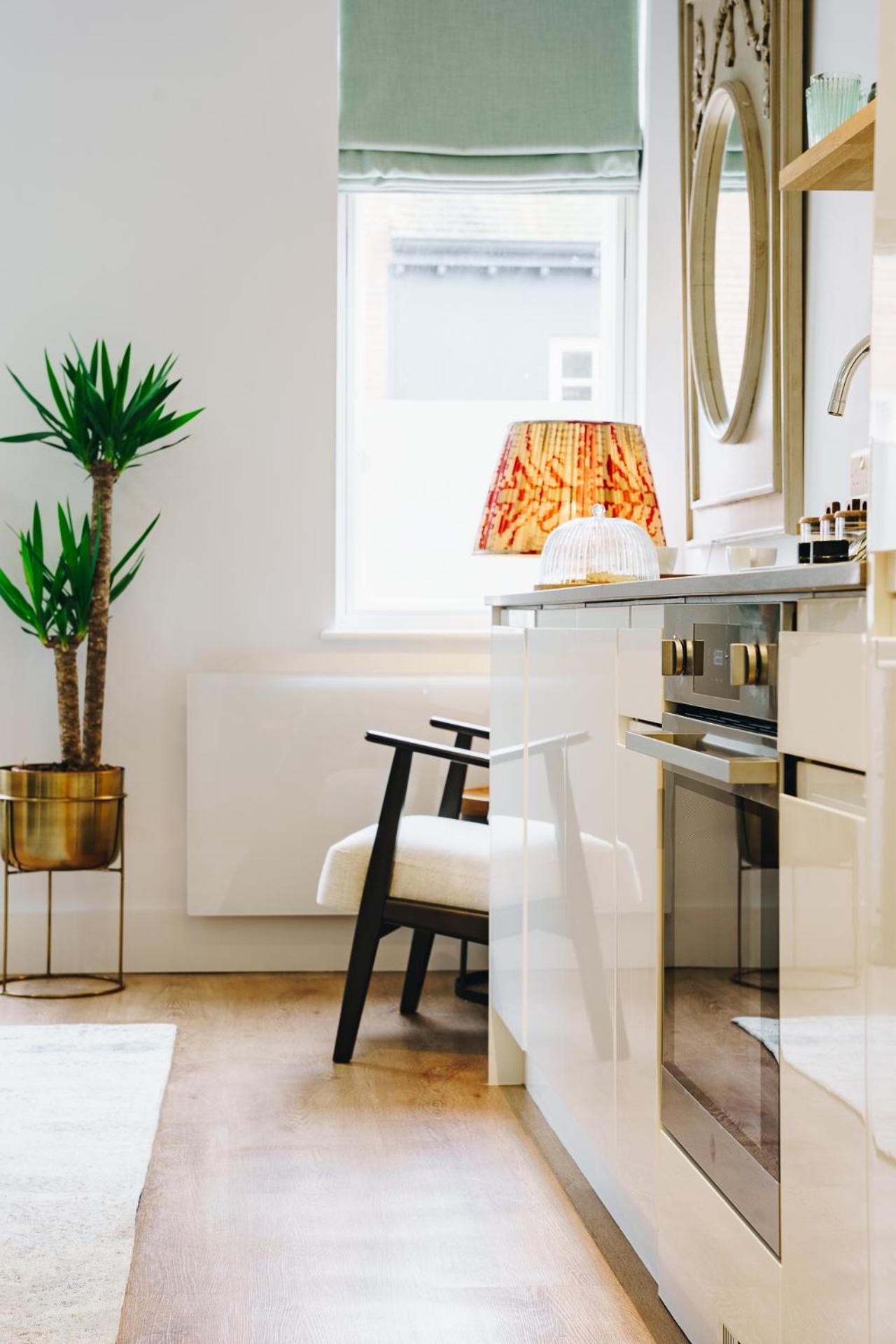 South Street Apartments Чичестър Екстериор снимка