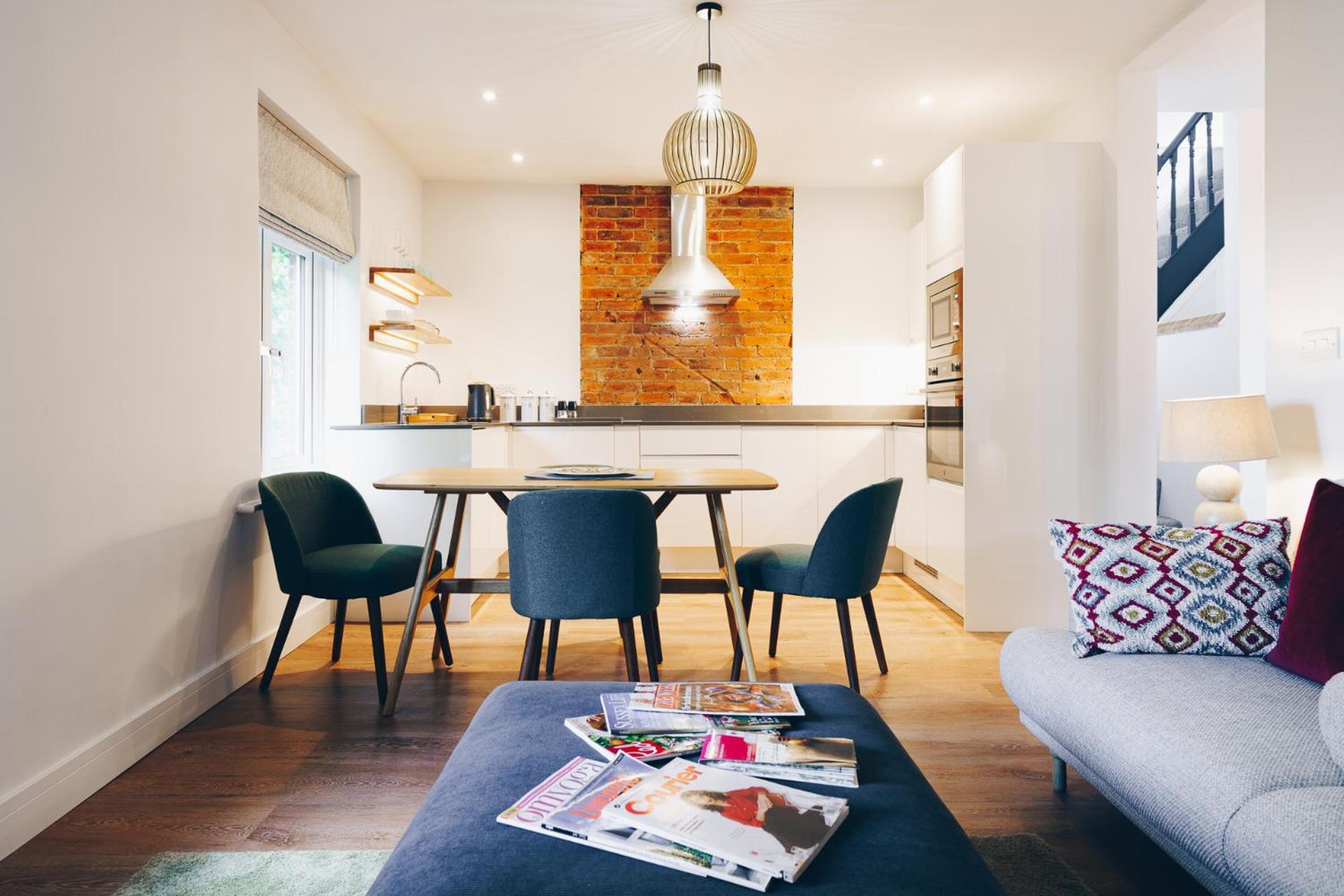 South Street Apartments Чичестър Екстериор снимка
